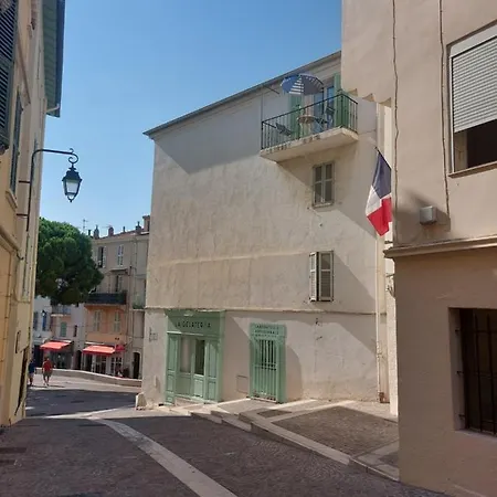 - Place Du Suquet Apartment