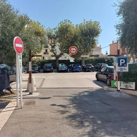 - Place Du Suquet Cannes