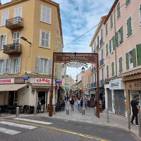 - Place Du Suquet *